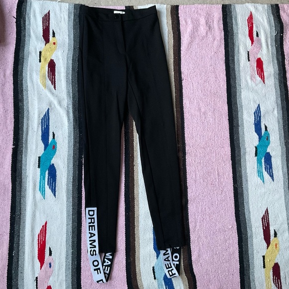 H&M stretch stirrup pants with words - Picture 7 of 13